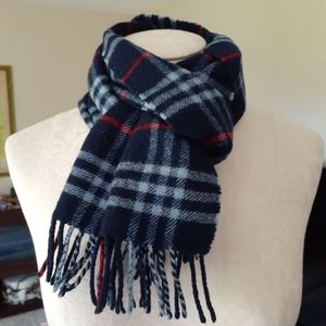 Vintage Burberrys %100 lambswool scarf